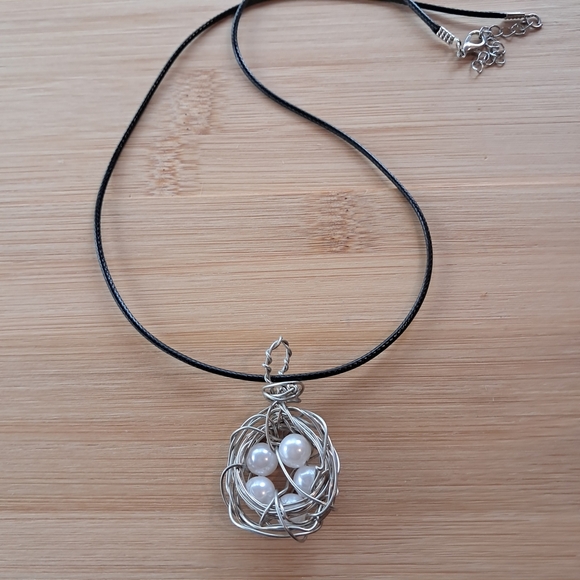 Elegant Silver Wire Nest Necklace with Pearls - Picture 2 of 5